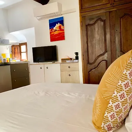 Le 1835, Ambre-jaune Apartament *